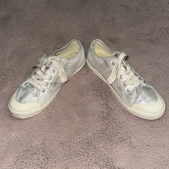 UGG Girls Kids Mikki Sterling Metallic Silver Low Top Sneakers youth Size 5 - Picture 2 of 6